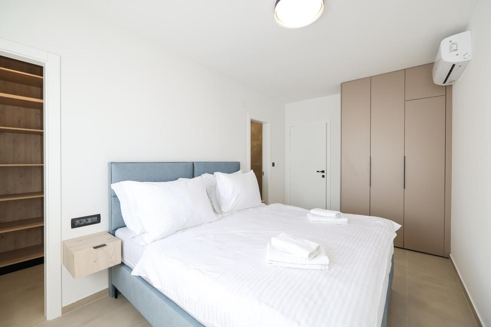 Deluxe Apartments Privlaka On The Sand Room photo